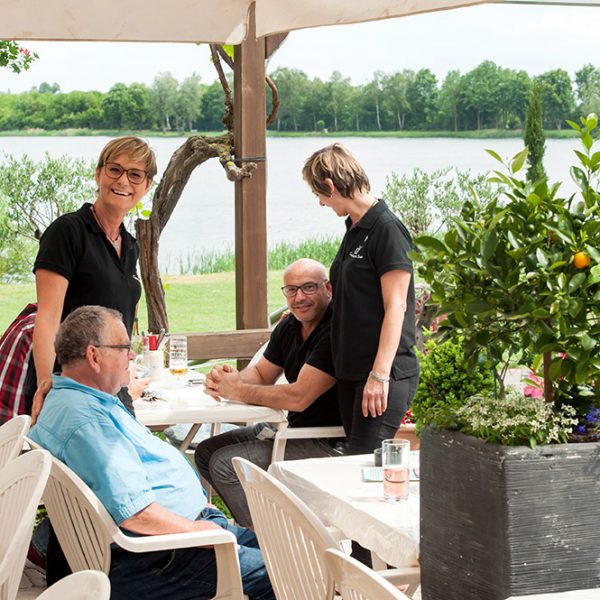 Gasthaus am See "Fischerhütte" - Terrasse mit Seeblick